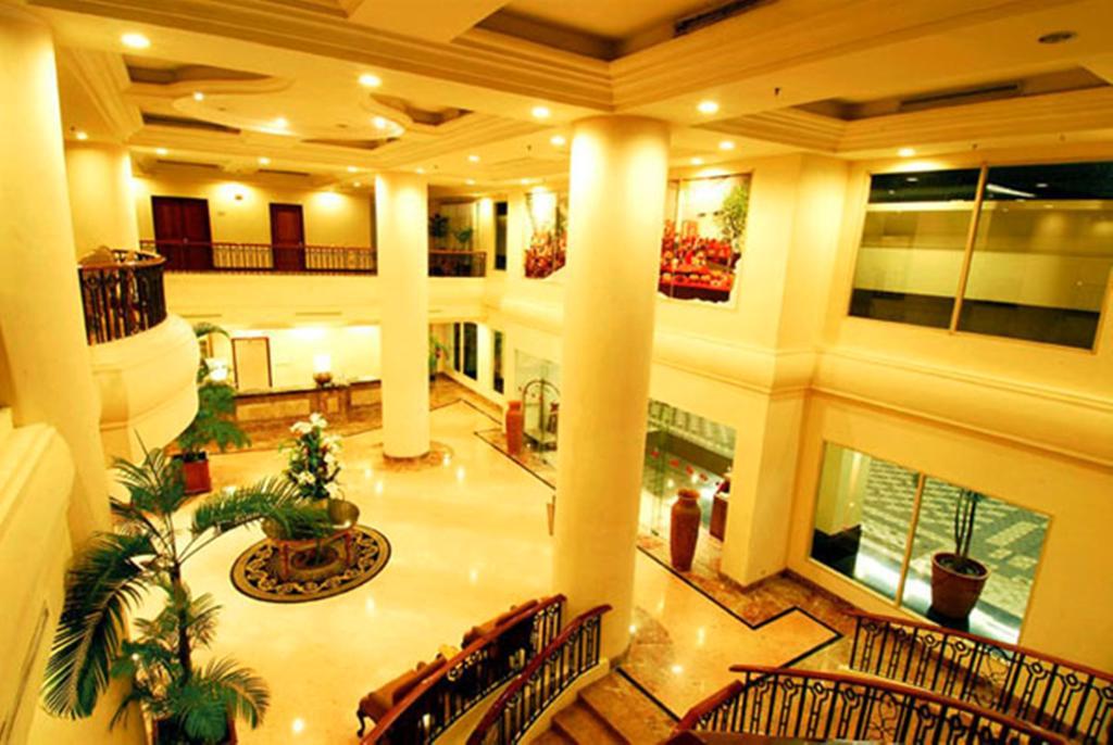 Hotel Gran Puri Манадо Экстерьер фото