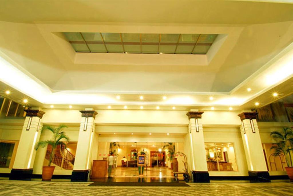 Hotel Gran Puri Манадо Экстерьер фото